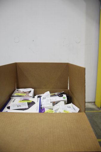 Box – 54 Pcs – In Ear Headphones, Nintendo – Untested Customer Returns – Apple, Shokz, PDP, BackBone