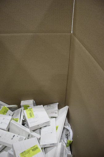 Box – 68 Pcs – Other, Apple iPad – Untested Customer Returns – Apple