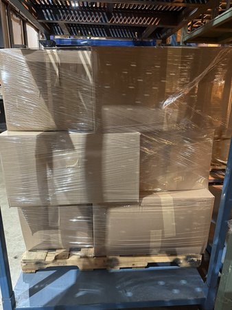 6 Pallets – 990 Pcs – Curtains & Window Coverings, Rugs & Mats, Sheets, Pillowcases & Bed Skirts, Bedding Sets – Mixed Conditions – Unmanifested Home, Window, and Rugs, Eclipse, Madison Park, Fieldcrest
