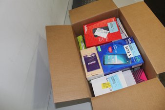 1 Parcel Box Box- 25 Pcs – Other – Customer Returns (Plug and Play Tested) – Samsung, Motorola, TCL, Metro by T-Mobile – Walmart