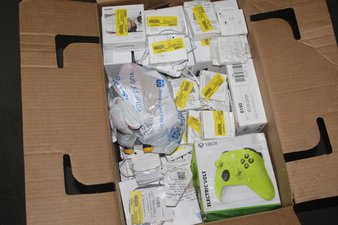Weekend Deal! 2 Boxes – 129 Pcs – In Ear Headphones, Other, Over Ear Headphones – Untested Customer Returns – Apple, Shokz, Nokia, Microsoft