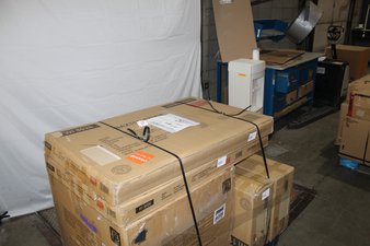 3 Pallets – 69 Pcs – Decorations & Favors, Bedding Sets, Comforters & Duvets – Like New or New Customer Returns – JC Penney