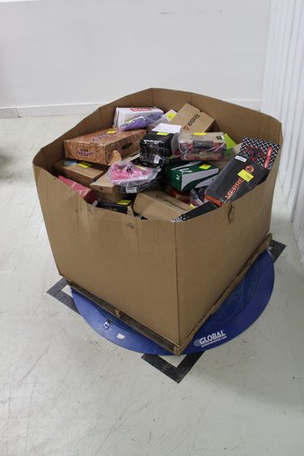 Pallet – 119 Pcs – Womens, Mens, Girls – Customer Returns – FOCO, Dexter, crocs, Fergalicious