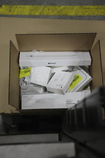 Box – 22 Pcs – Other, Apple iPad – Untested Customer Returns – Apple, OtterBox