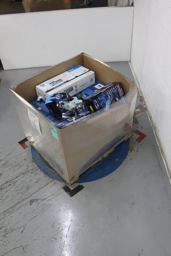 Pallet – 47 Pcs – Batteries, Speakers, Accessories, Other – Customer Returns – Rayovac, ENERGIZER, Peavey, Roku