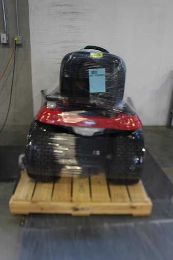 Pallet – 1 Pcs – Riding Lawn Mowers – Customer Returns – Snapper