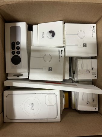 Box – 35 Pcs – Apple iPad, In Ear Headphones, Cases – Untested Customer Returns – Apple, Zagg, OtterBox