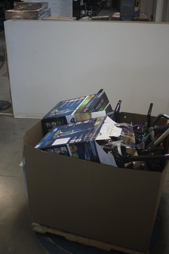 3 Pallets – 34 Pcs – Vacuums – Damaged / Missing Parts / Tested NOT WORKING – Bissell, Shark, Onn, Dyson