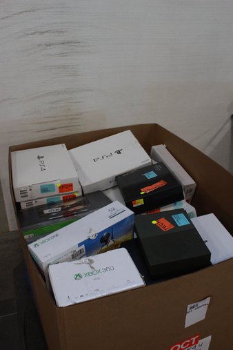Pallet – 98 Pcs – Video Game Consoles – Nintendo, Sony – Salvage – NINTENDO, Sony, Microsoft, PLAYSTATION
