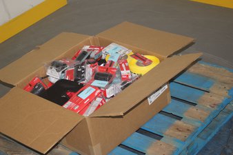 Box – 60 Pcs – Tool Accessories – Untested Customer Returns – Milwaukee, Empire Level, Milwaukee Elec Tool, Builders World Wholesale Distribution