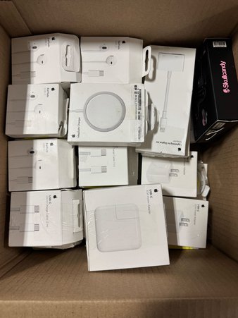 2 Boxes – 125 Pcs – Other, In Ear Headphones – Untested Customer Returns – Apple, APPLE COMPUTER, Skullcandy