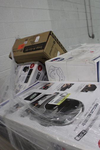 Pallet – 13 Pcs – Car Seats, Strollers – Customer Returns – Chicco, GRACO, Huggies