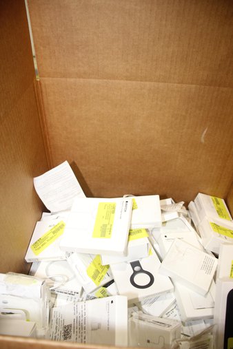 Box – 89 Pcs – Other, Apple iPad – Untested Customer Returns – Apple, Zagg