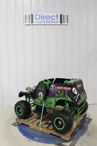 Pallet – Monster Jam 166616DTR Grave Digger 24-Volt Battery Powered Ride-On – Customer Returns