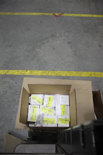 Box – 37 Pcs – Other – Untested Customer Returns – Apple