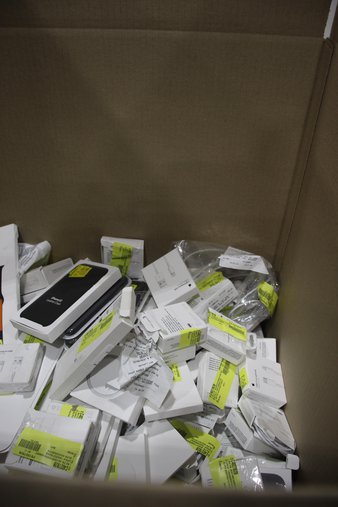Weekend Deal! 3 Boxes – 253 Pcs – Other, Apple Watch – Untested Customer Returns – Apple, Zagg