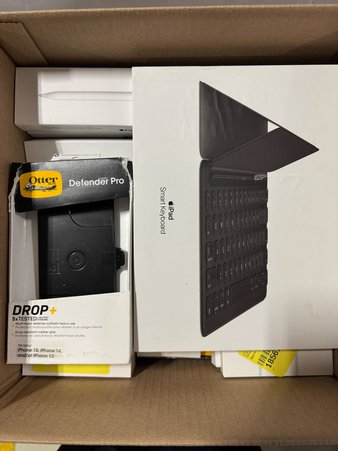 Box – 18 Pcs – Apple iPad – Untested Customer Returns – Apple, Zagg, OtterBox