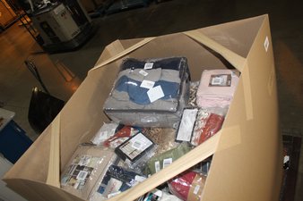 3 Pallets – 152 Pcs – Curtains & Window Coverings, Bedding Sets, Sheets, Pillowcases & Bed Skirts – Mixed Conditions – Asstd National Brand, Rod Desyne, Umbra, Unmanifested Home, Window, and Rugs