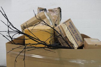 Pallet – 19 Pcs – Disposable Tableware, Decorations & Favors – Customer Returns – Amscan, Cinco Plastics Inc, GKI Bethlehem Lighting, National Tree