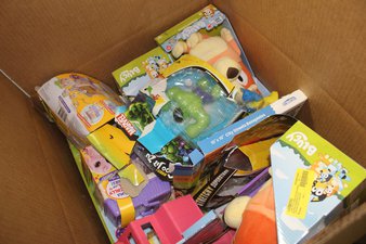 1 Parcel Box – 16 Pcs – Action Figures, Stuffed Animals – OPEN BOX UNTESTED RETURNS – Walmart