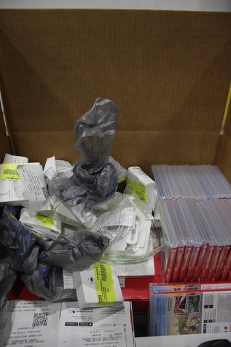 Box – 67 Pcs – In Ear Headphones – Untested Customer Returns – Apple, HP, Outright Games, Sega
