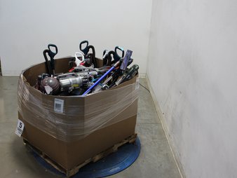 1 Pallet – 25 Pcs – Vacuums – Damaged / Missing Parts / Tested NOT WORKING – Shark, Dyson, Bissell, Bobsweep