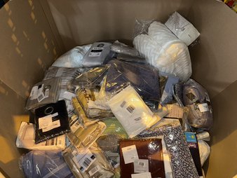 3 Pallets – 400 Pcs – Curtains & Window Coverings, Bath, Decor, Bedding Sets – Mixed Conditions – Sun Zero, HOME EXPRESSIONS, Asstd National Brand, Madison Park