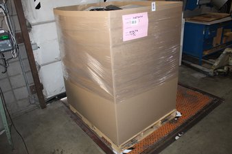 3 Pallets – 128 Pcs – Curtains & Window Coverings, Bedding Sets, Rugs & Mats, Kitchen & Dining – Mixed Conditions – Asstd National Brand, Madison Park, Sun Zero, Umbra