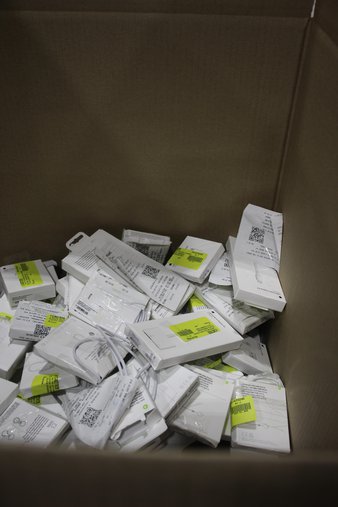 Box – 75 Pcs – Other, Apple Watch – Untested Customer Returns – Apple, Zagg